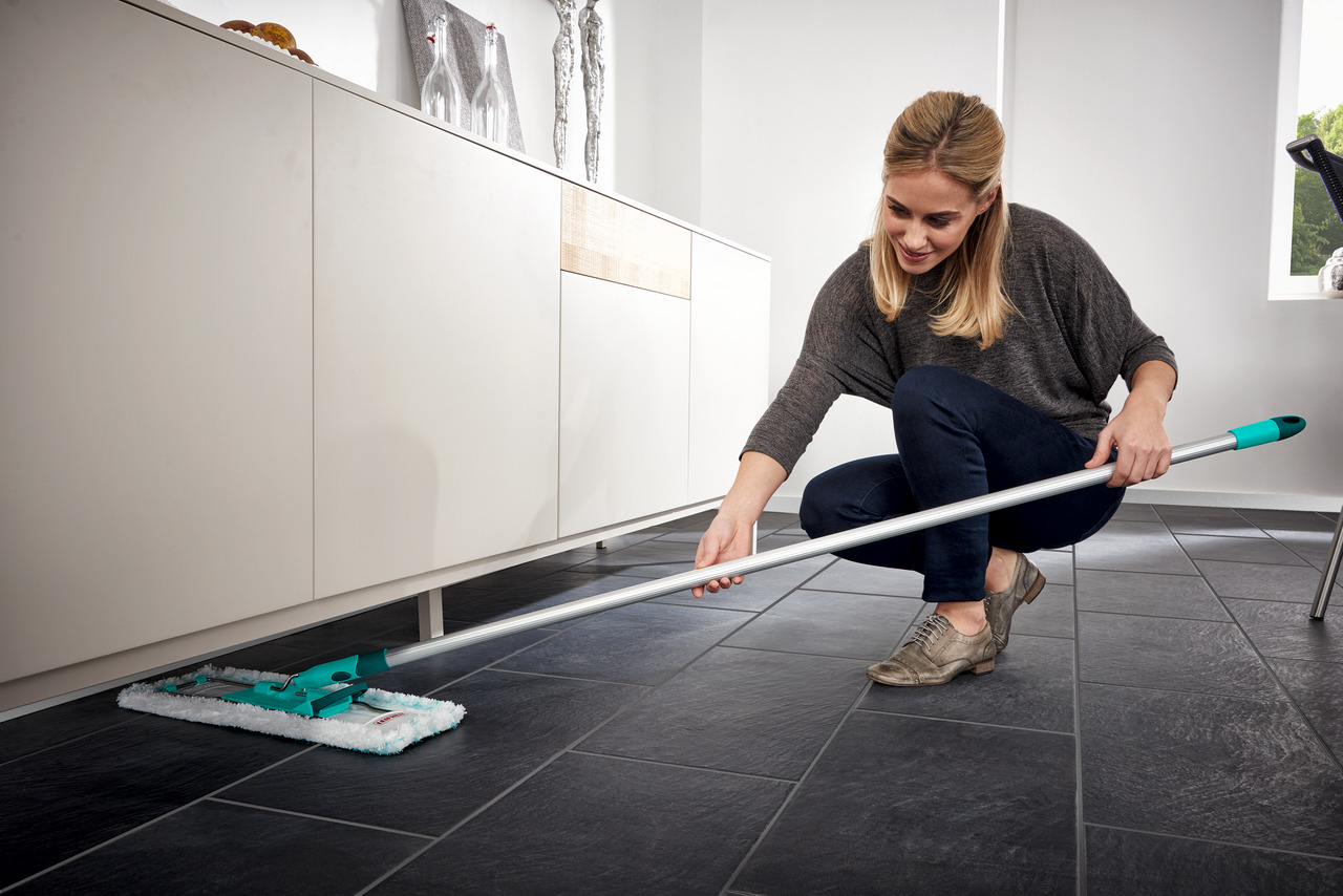 bezig Spelen met natuurlijk 55045 Leifheit Floor wiper Profi XL micro duo with Aluminium Handle 140 cm